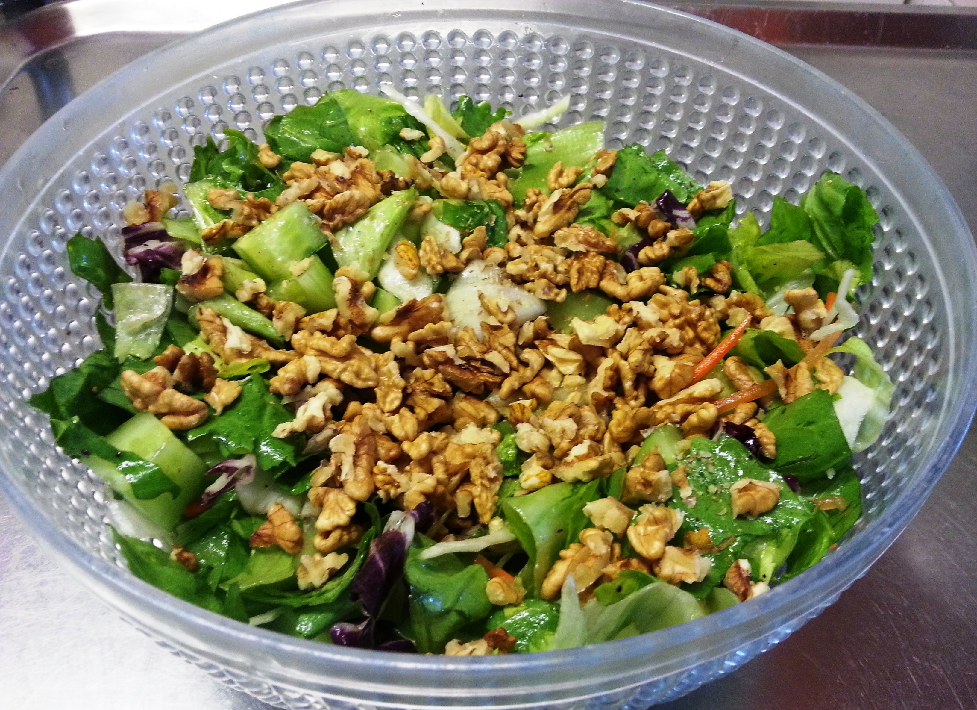 Salatmix mit Wallnuessen