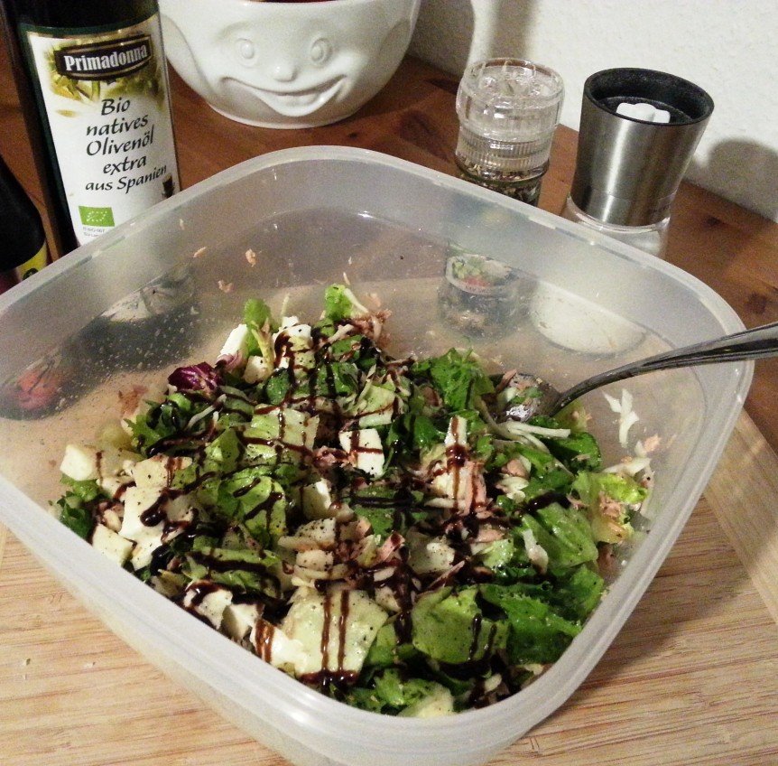 Gemischter Salat mit Thunfisch und Mozzarella