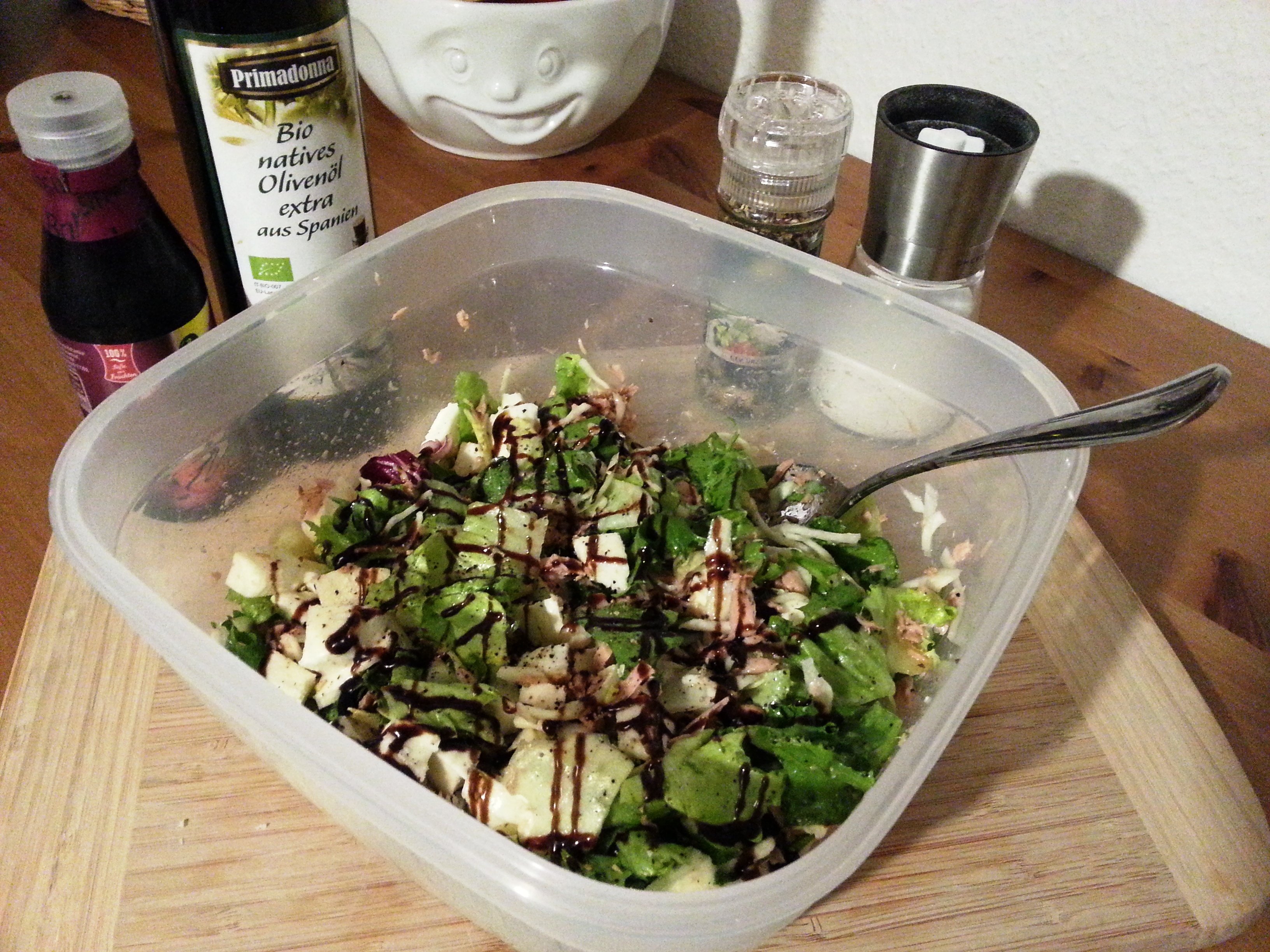 Gemischter Salat mit Thunfisch und Mozzarella
