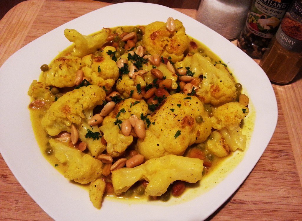 Blumenkohl-Curry mit Nüssen