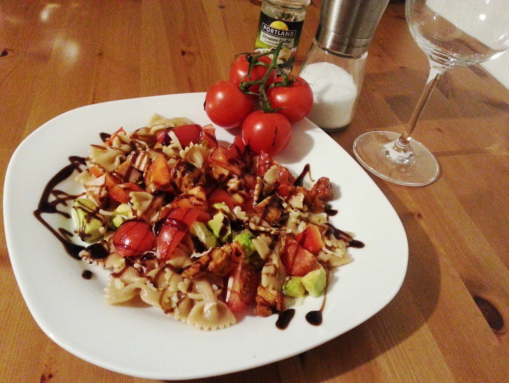 Avocado Vollkornnudel Salat