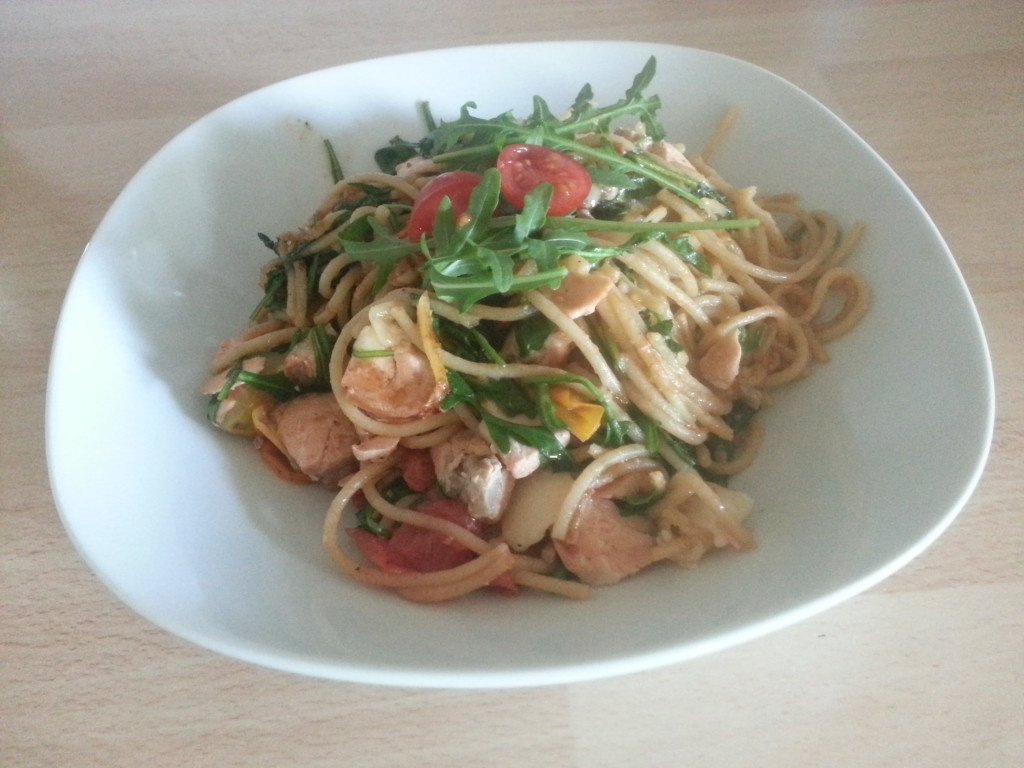 Vollkornspaghetti an Wildlachsfilet