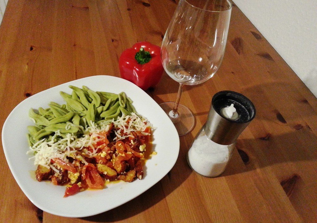 Spinatfoglie mit Hähnchen und Paprika