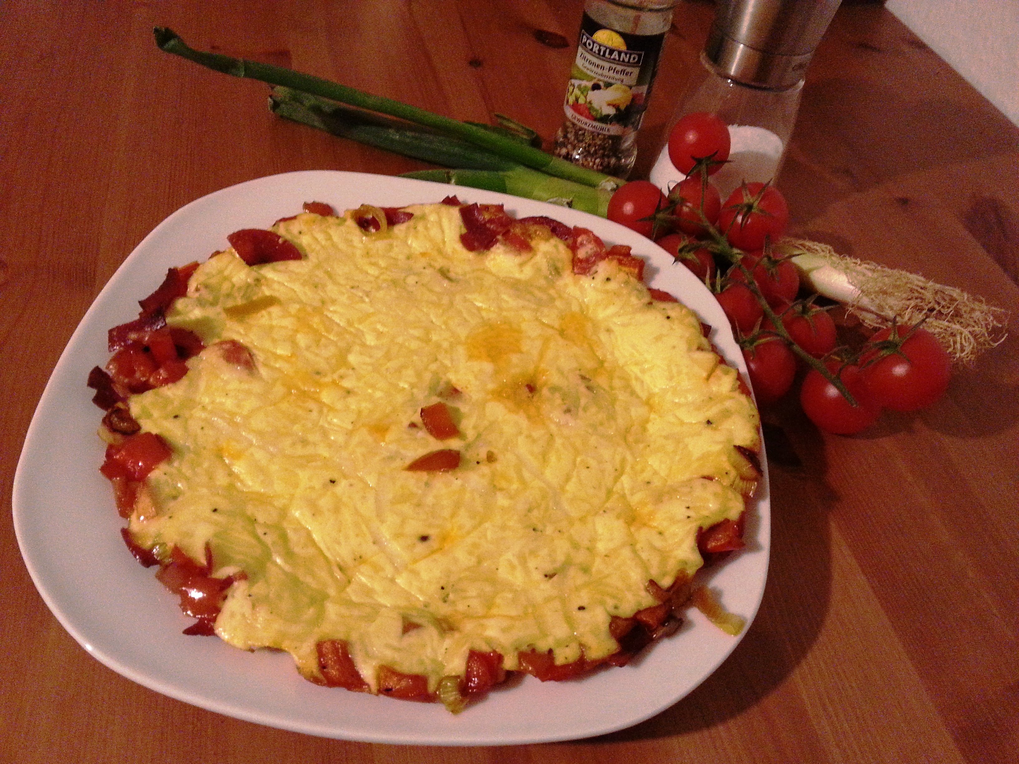 Pfannenauflauf mit Putensalami und Gemüse